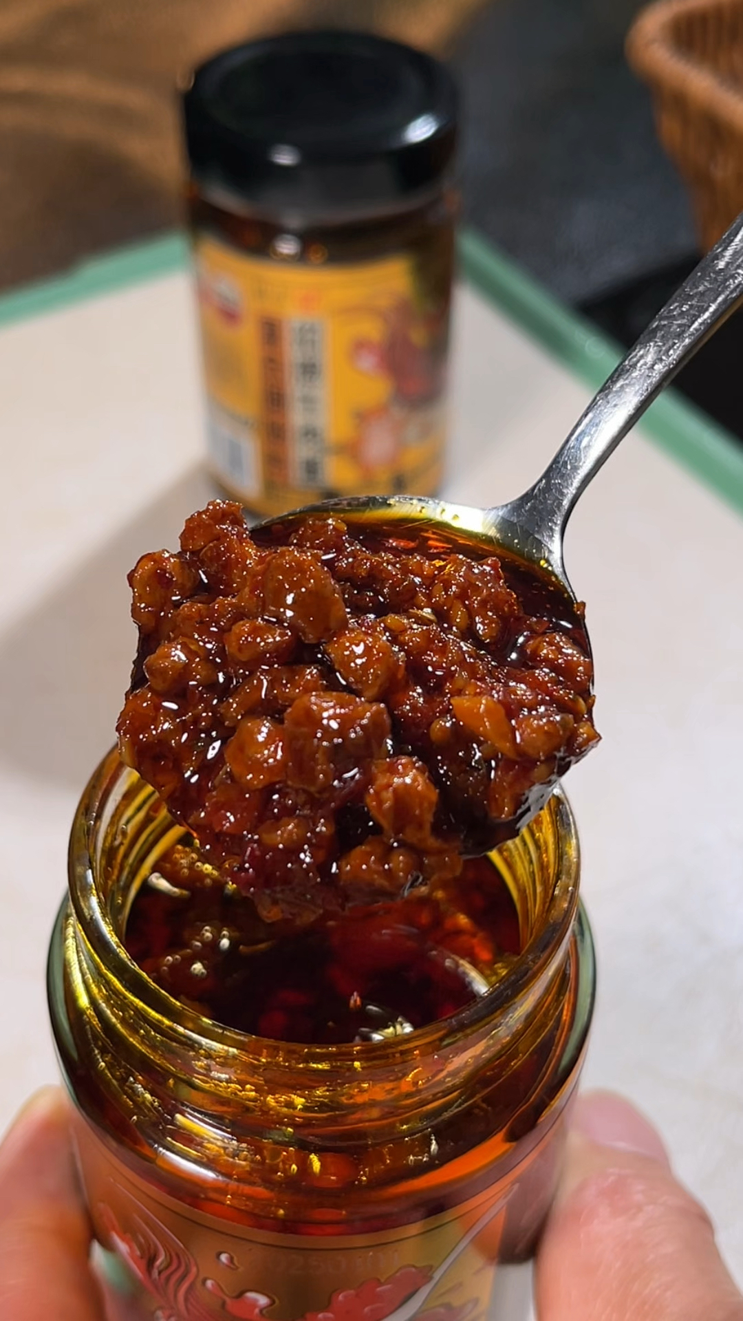 吃饭没胃口,你就来两勺德庄招牌牛肉酱,拌面拌饭夹馒头都好吃
