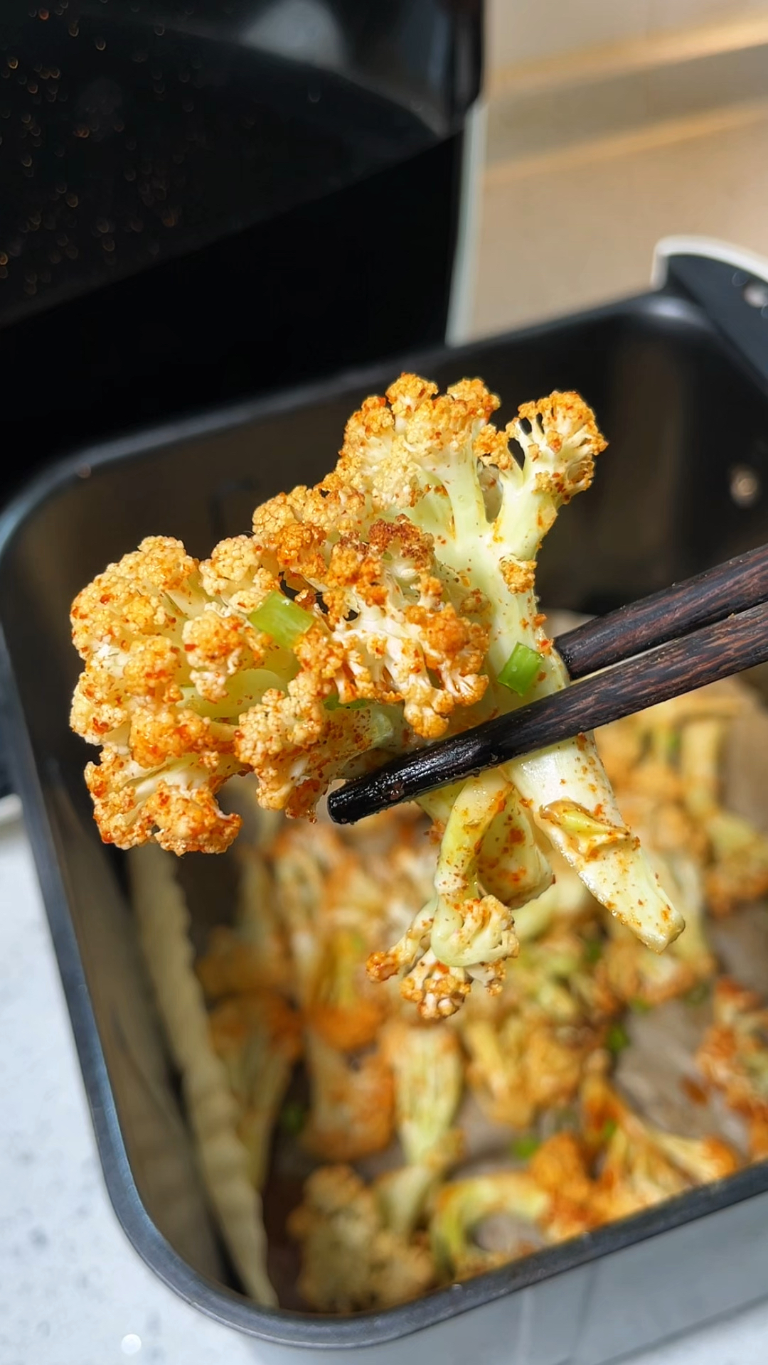 空气炸锅椒盐烤菜花,又香又脆,解馋又好吃