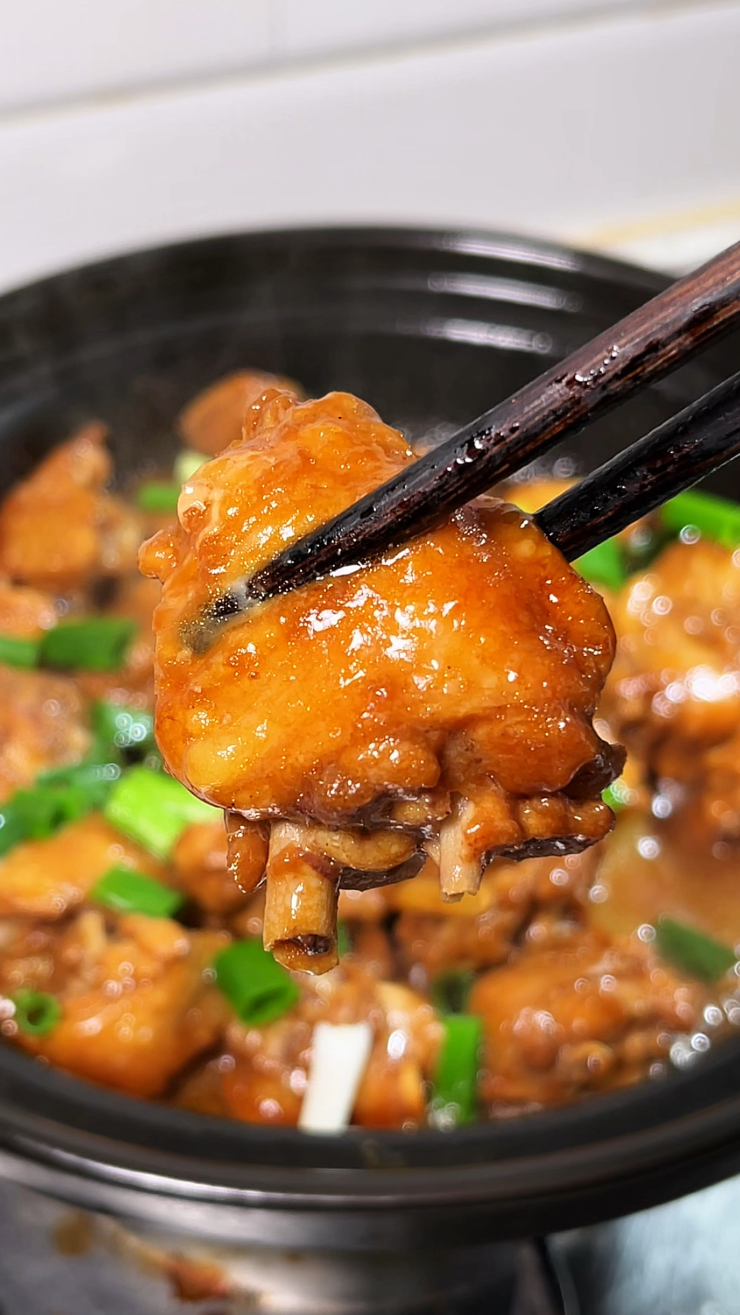 广式大排档的啫啫鸡翅煲,在家做原来这么简单,有手就会