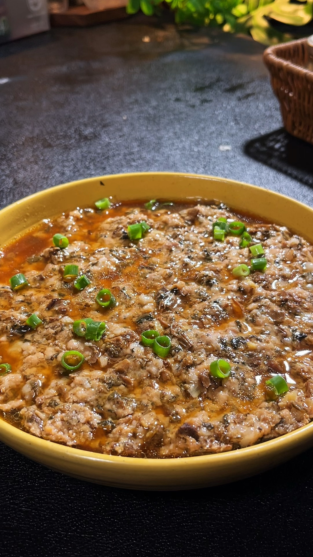 喜欢吃梅干菜要学会这个梅干菜蒸肉饼，鲜香入味，大人孩子都爱吃