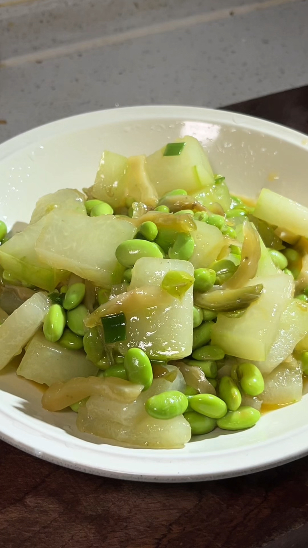 没想到榨菜和冬瓜一起炒会这么好吃,鲜香入味,清爽又解腻