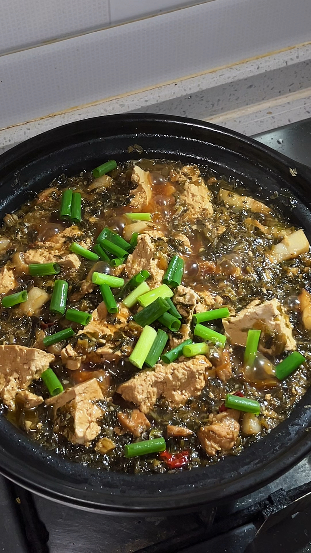 这样做的雪菜炖豆腐，鲜香味美，做法还非常简单
