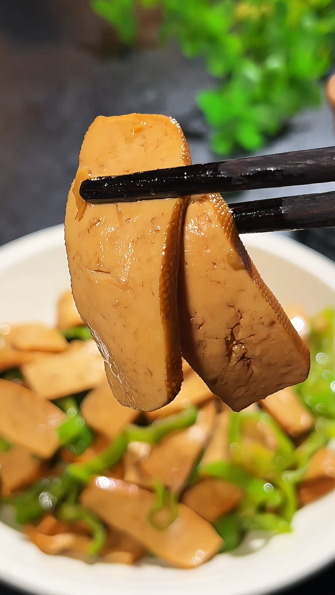 攸县香干又软又嫩，搭配点辣椒随便炒炒都很下饭