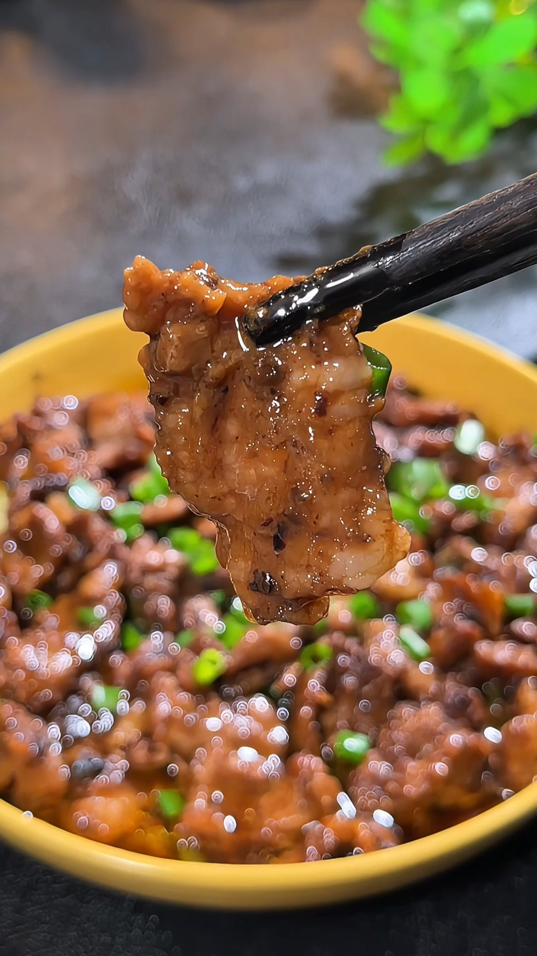猪肉别总是炒着吃了，做一道豉汁蒸肉片，鲜香嫩滑，做法非常简单