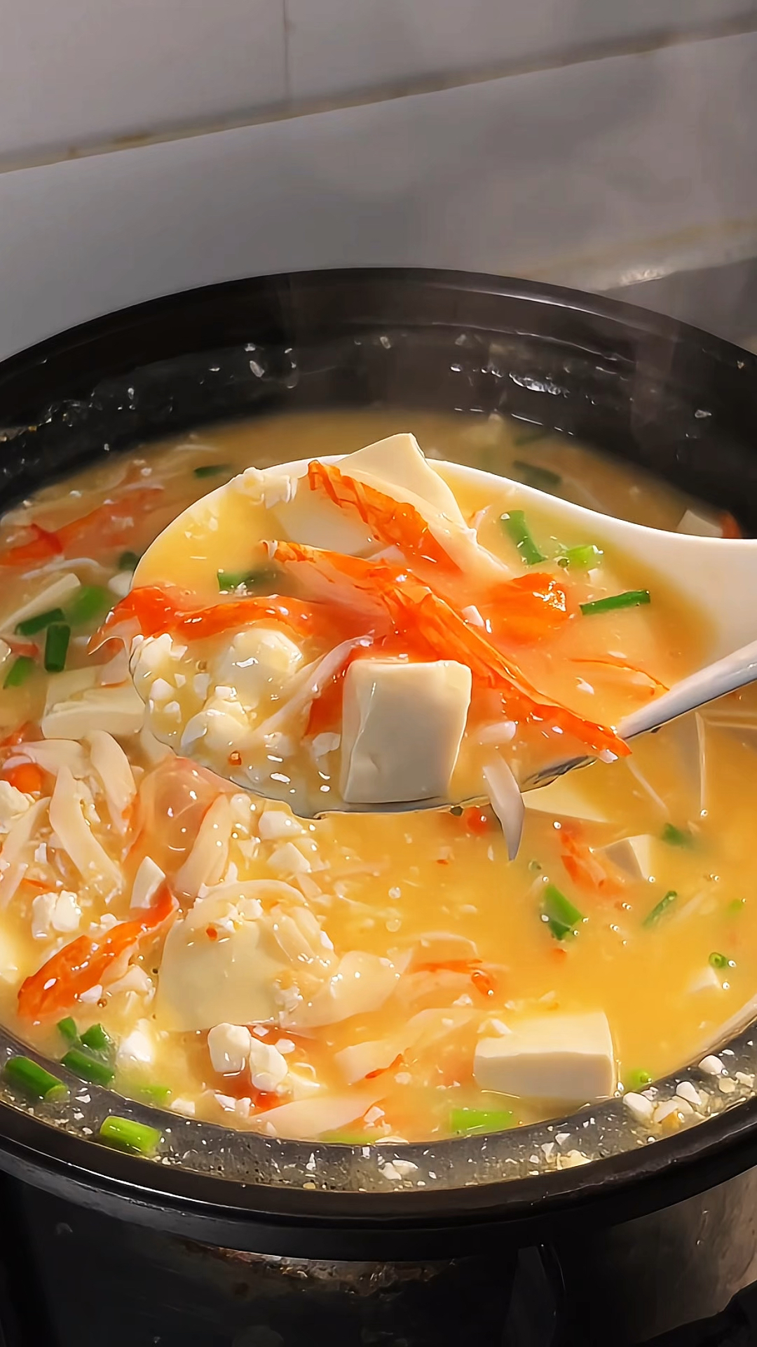 这个蟹柳豆腐煲也太好吃了,鲜甜的蟹搭配着嫩滑的豆腐,嘎嘎下饭