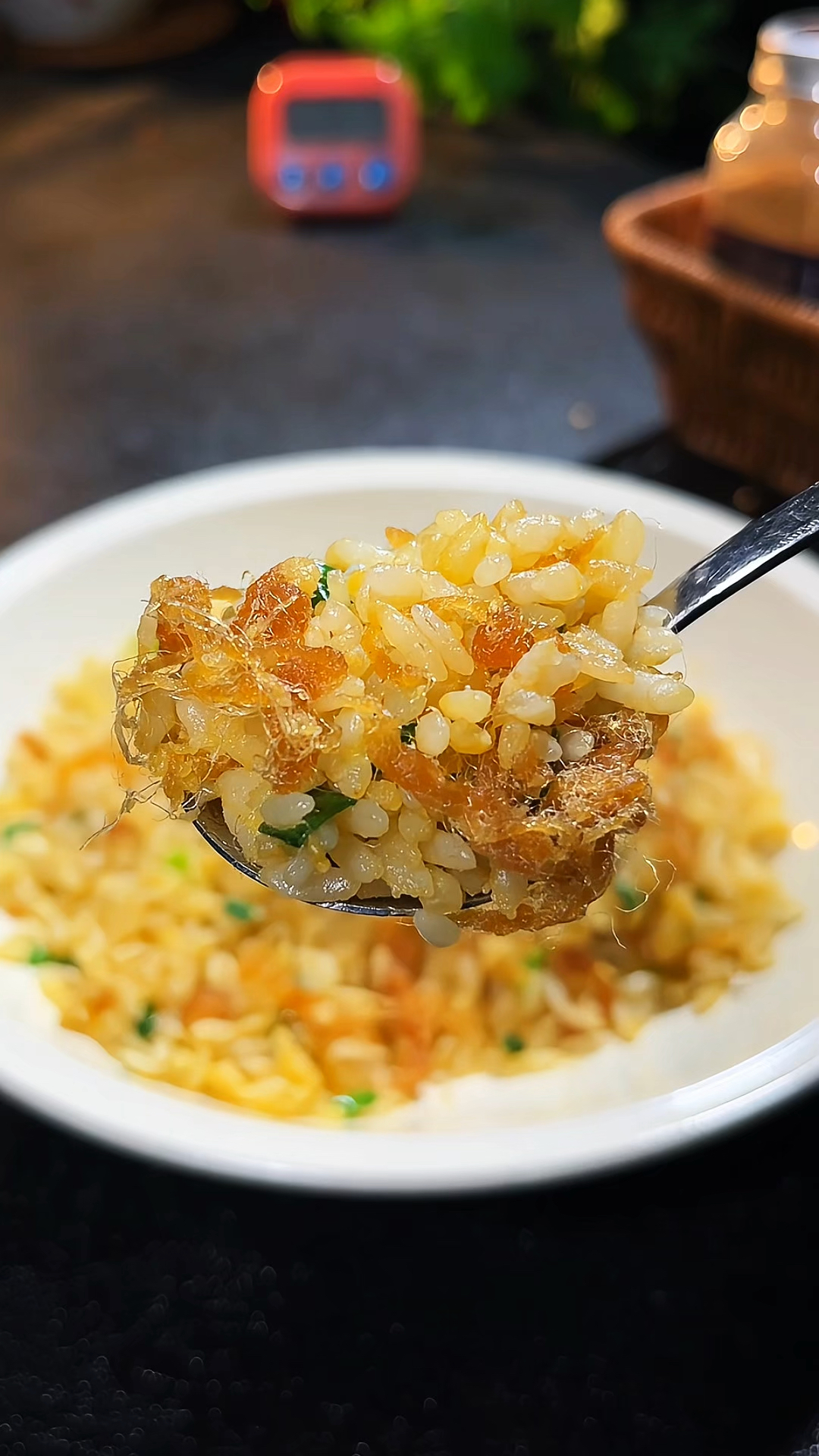 家里有剩米饭，你就像我这样做肉松蛋炒饭，真是太好吃了