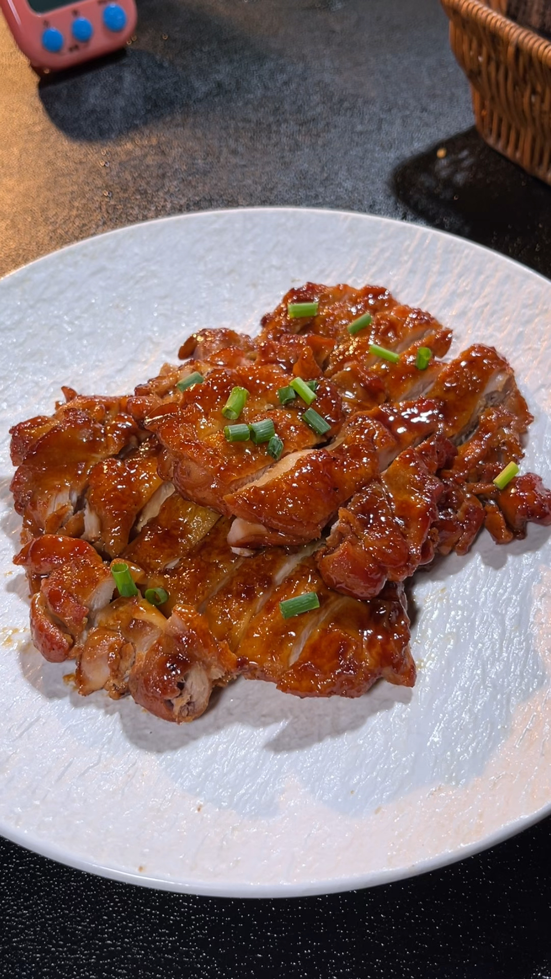 在家做照烧鸡腿原来这么简单,肉质鲜嫩又多汁,好吃到舔手指