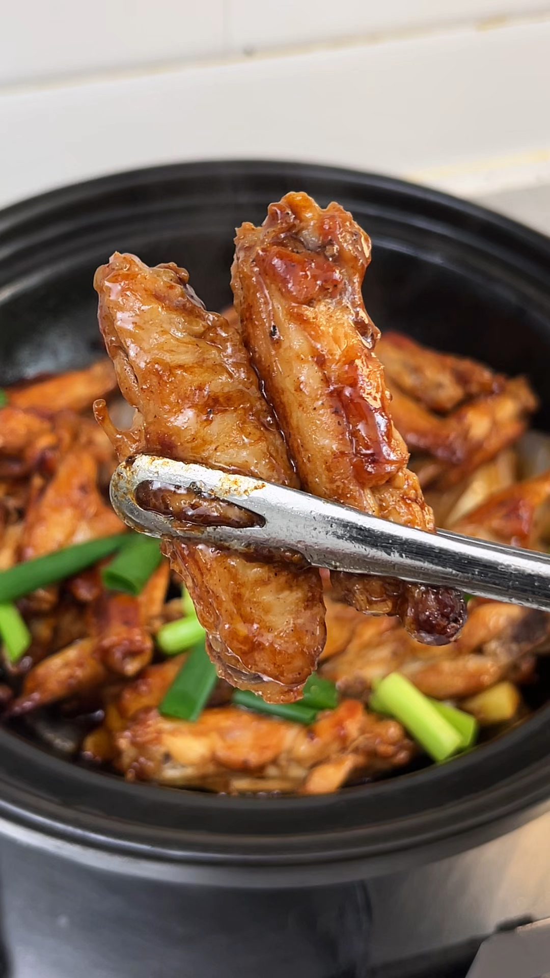 广式啫啫鸡翅煲,在家做原来这么简单,学会了在也不用出去吃了