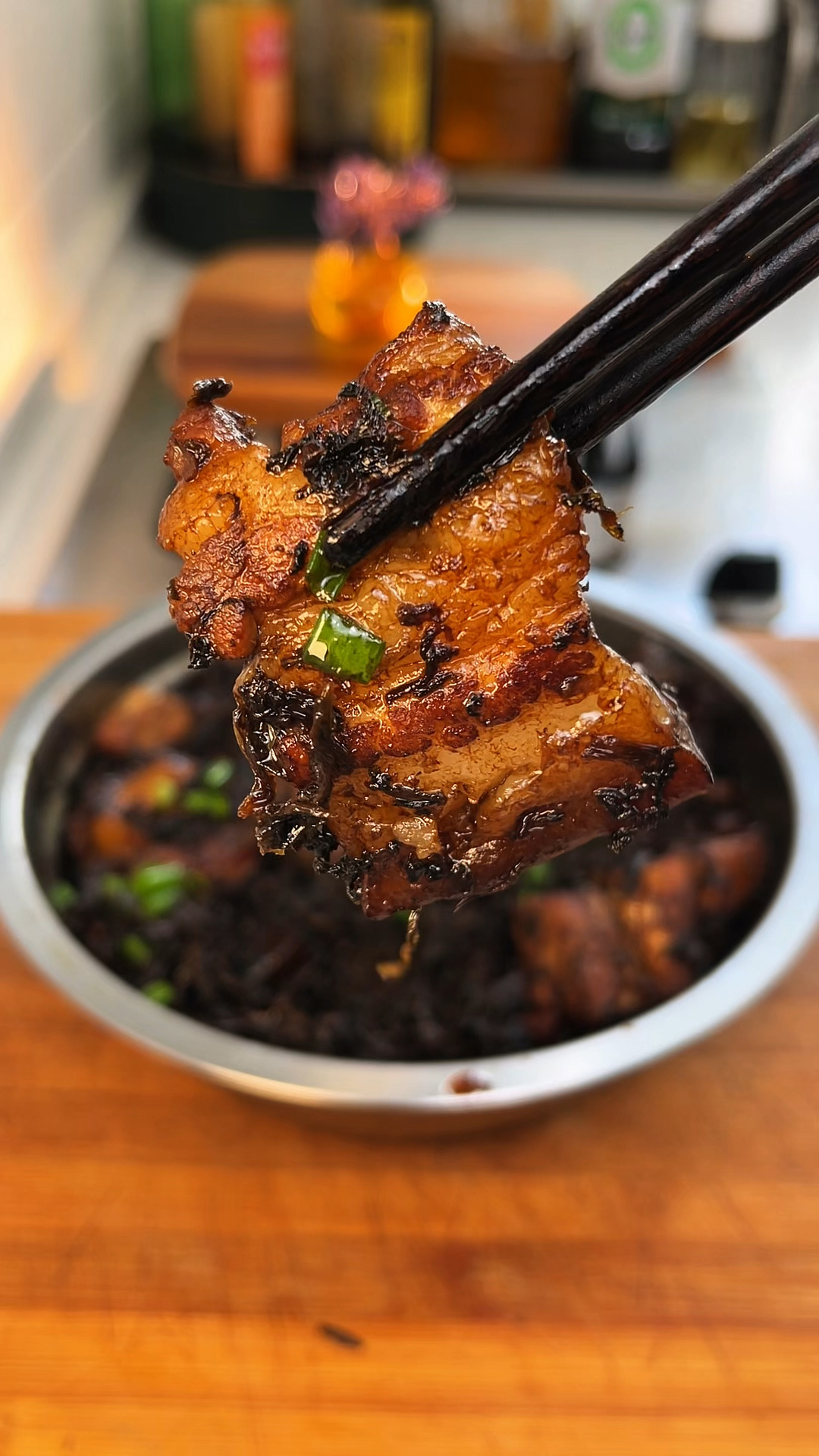 这样做的梅干菜蒸肉，软软糯糯的肥肉不腻，比梅菜扣肉还好吃