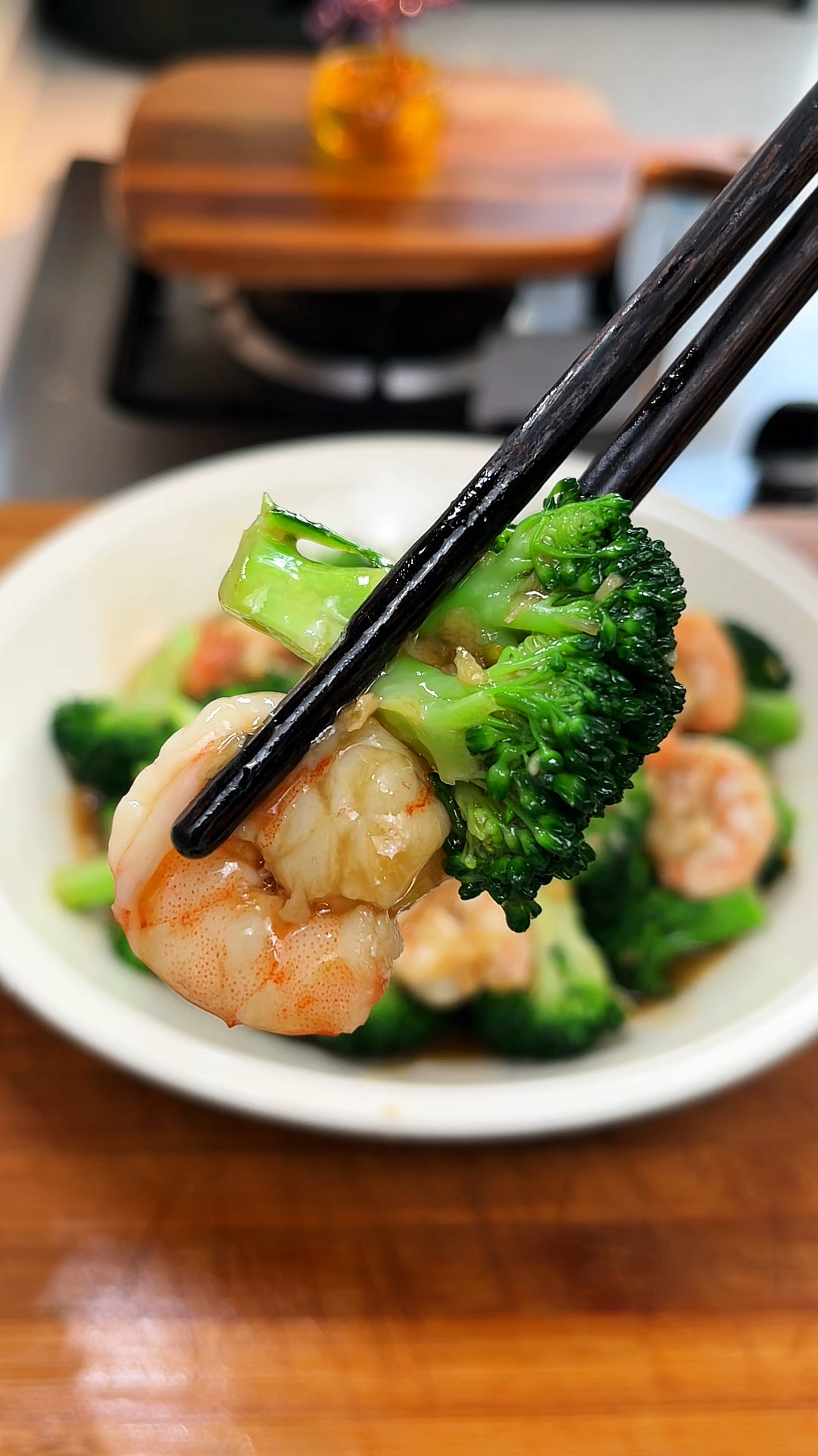 虾仁西兰花怎么炒好吃,只需加入一味调料,炒出来就鲜美好