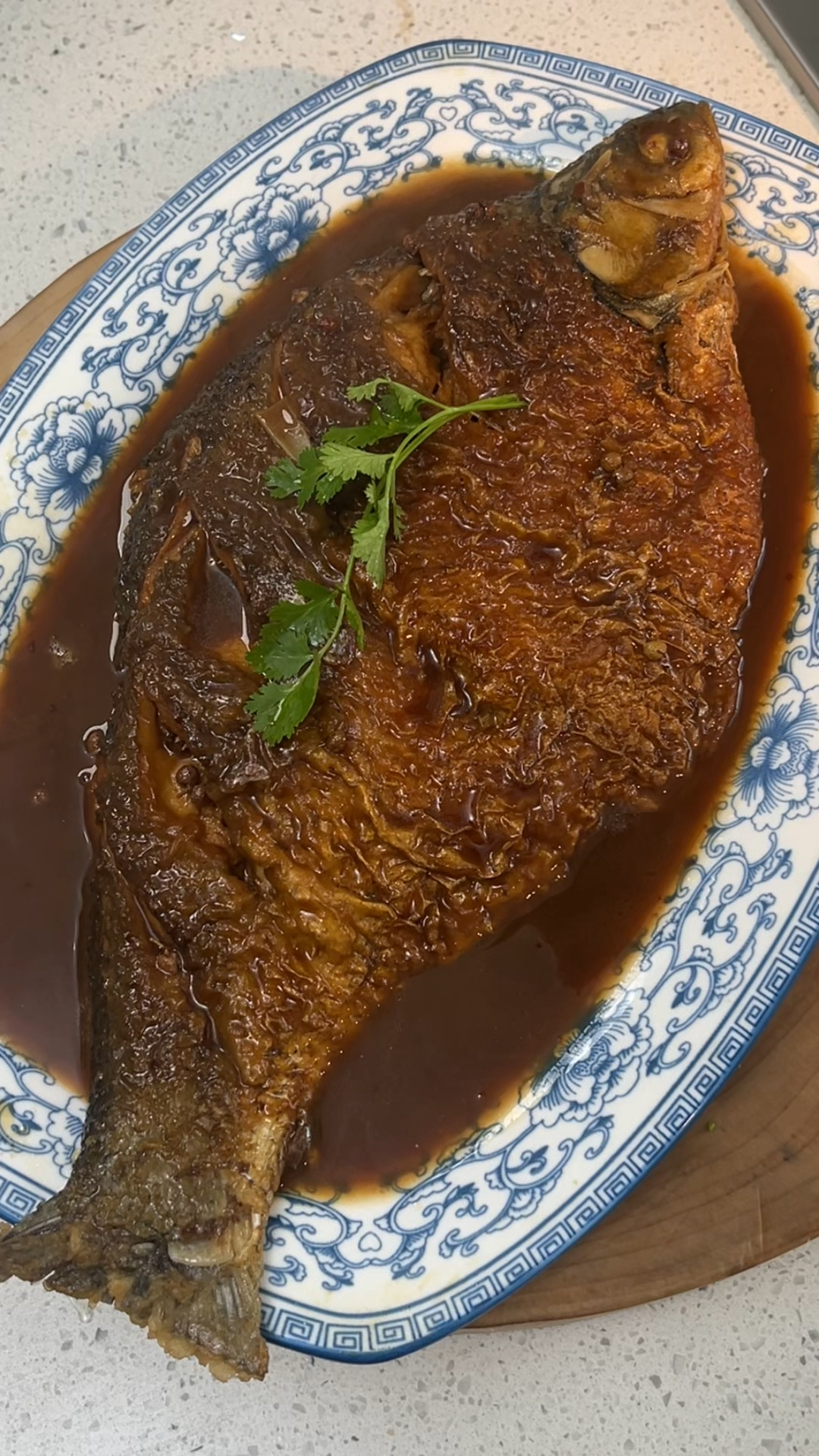 在家烧红烧鱼，只需记住这几个方法，烧出的鱼鲜嫩又入味