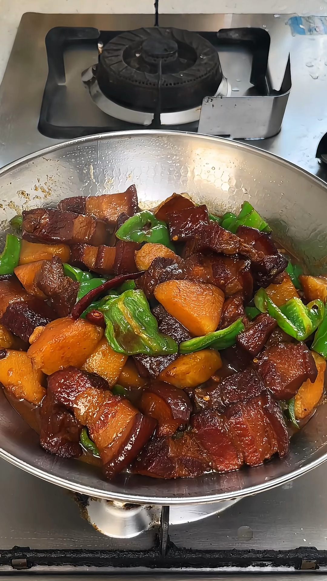 这样做的土豆红烧肉，软烂入味，香而不腻，太好吃了