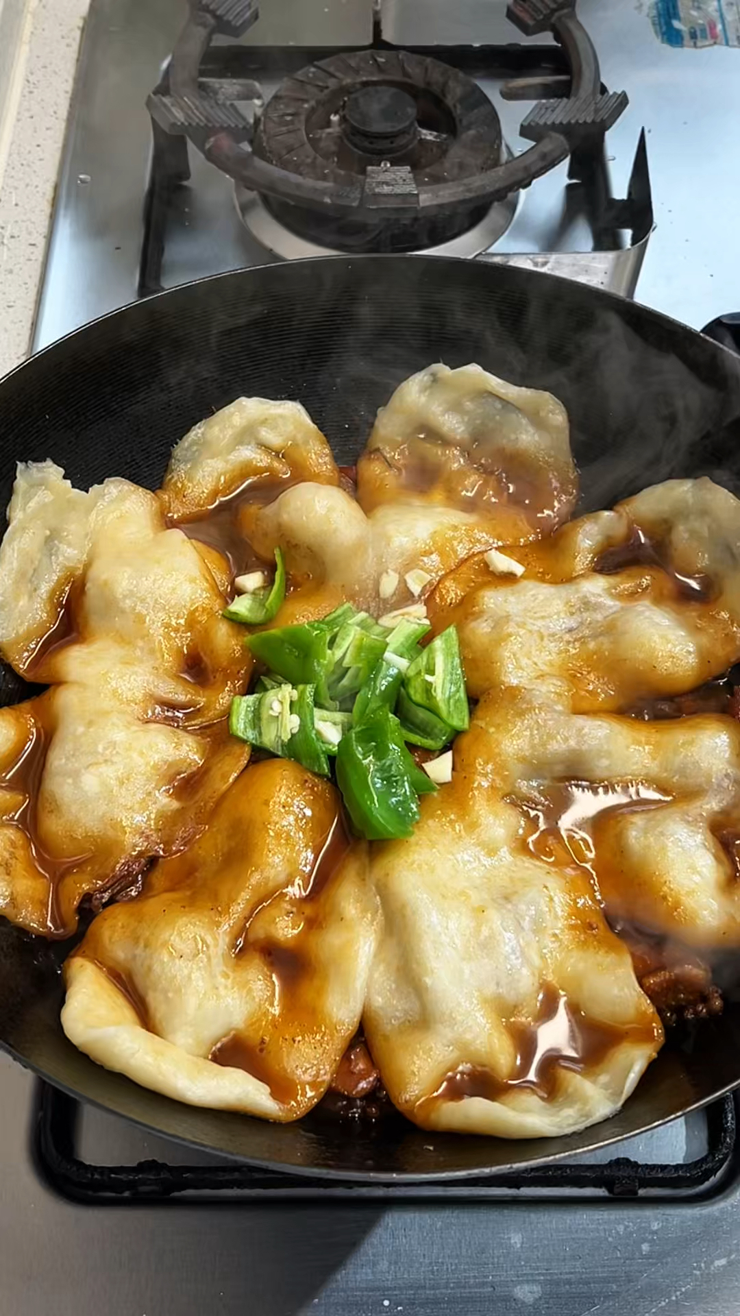 想吃地锅鸡,教你自己在家做,鸡肉鲜香,面饼劲道,太好吃了