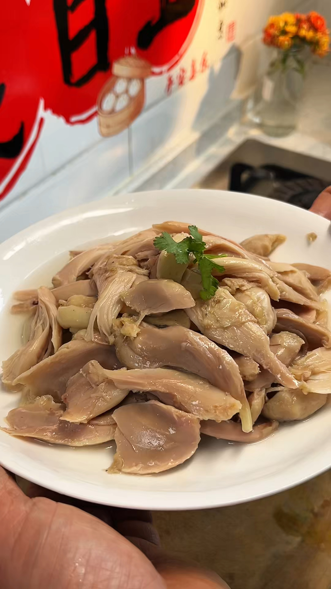 用做盐水鸭的方法做的盐水鸡腿,肉质软嫩,咸香入味,太好吃了