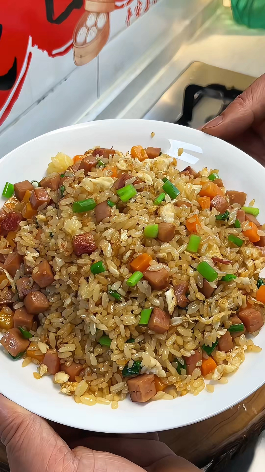 粒粒分明的午餐肉蛋炒饭，早起几分钟就搞定，简单又好吃