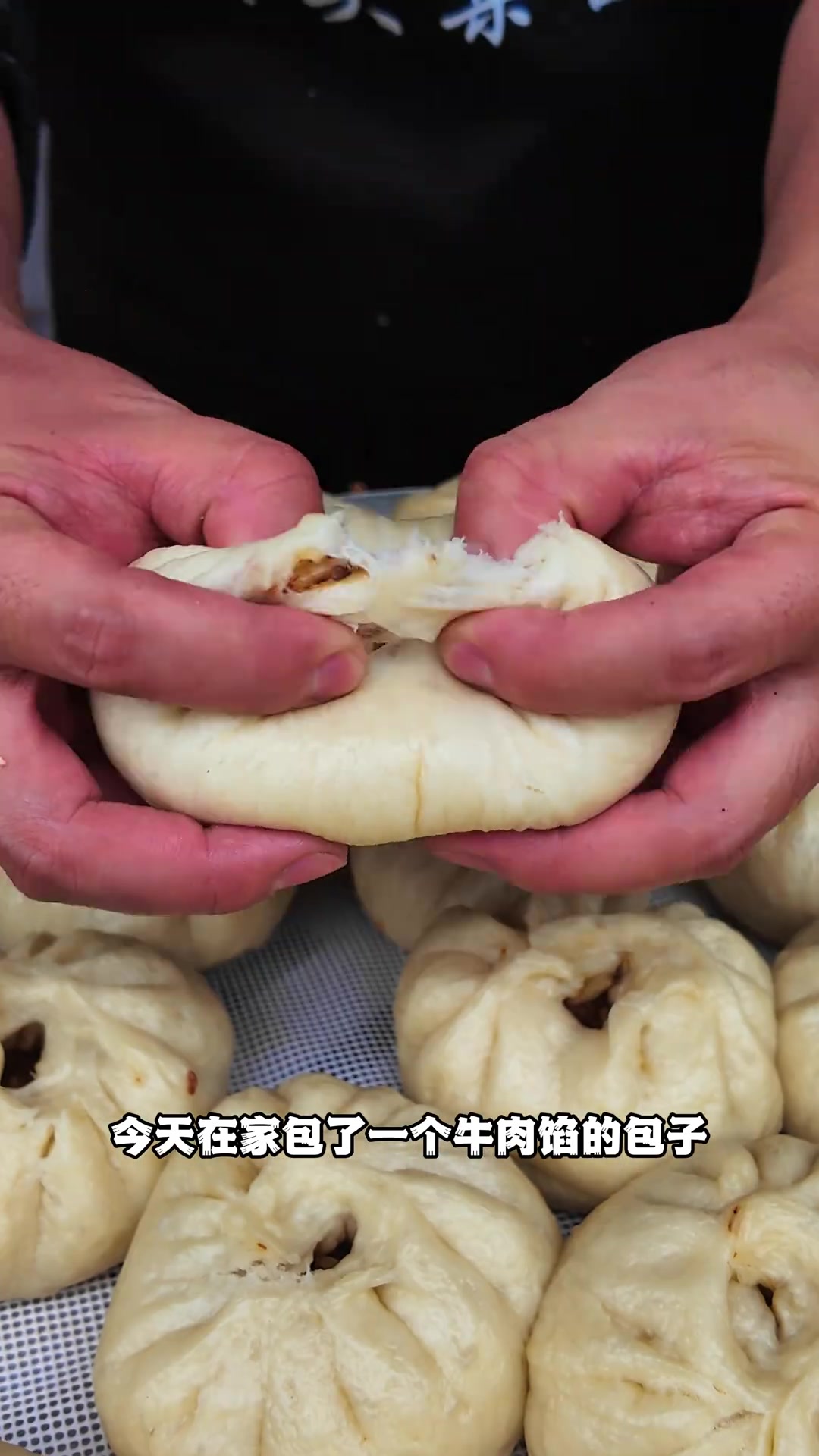 今天包了一个牛肉粉条馅的包子,又是还没出摊就卖完的一天!