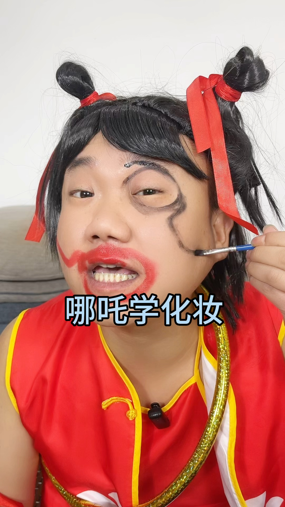 哪吒学迪士尼公主化妆