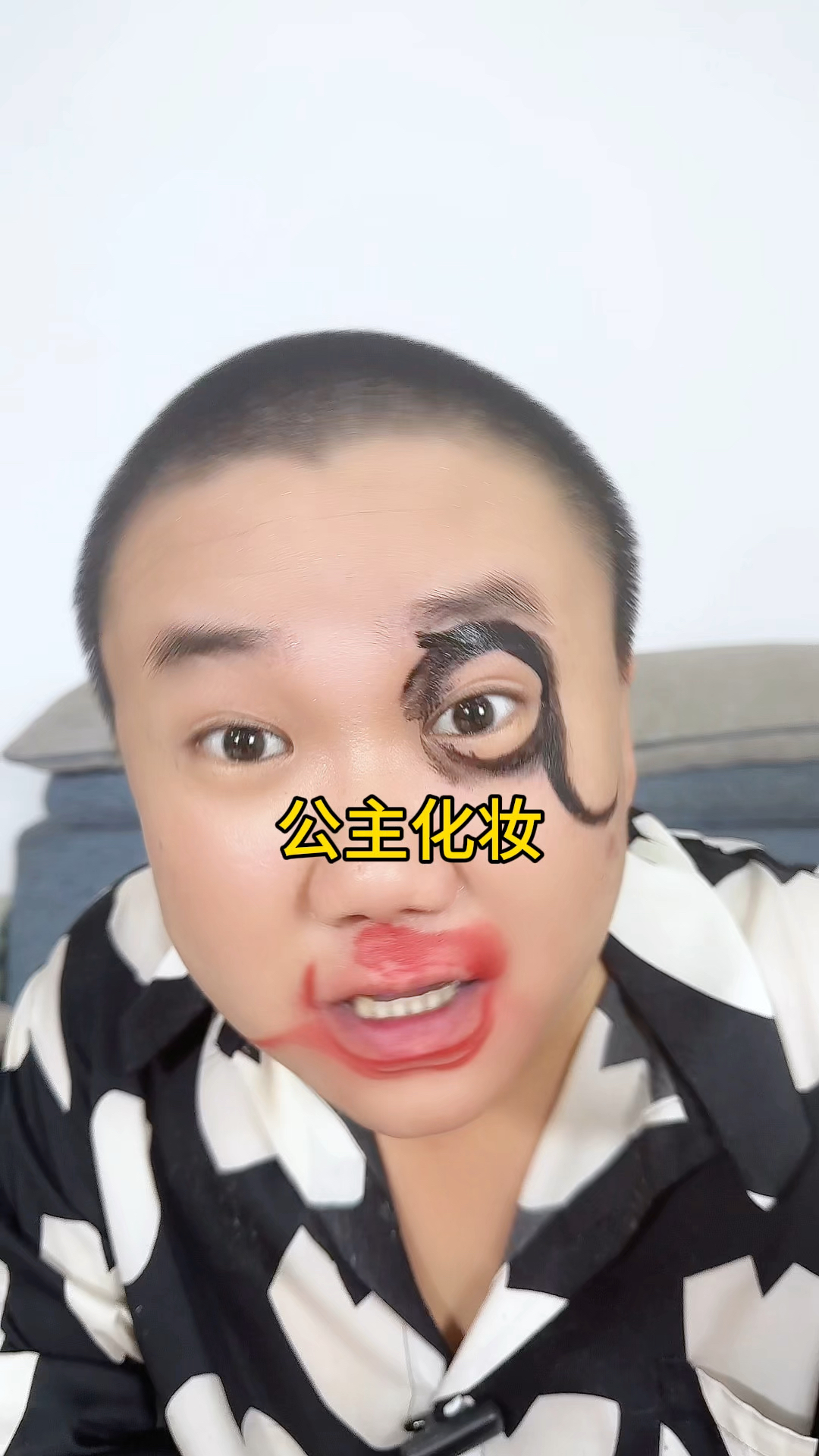 模仿迪士尼公主化妆
