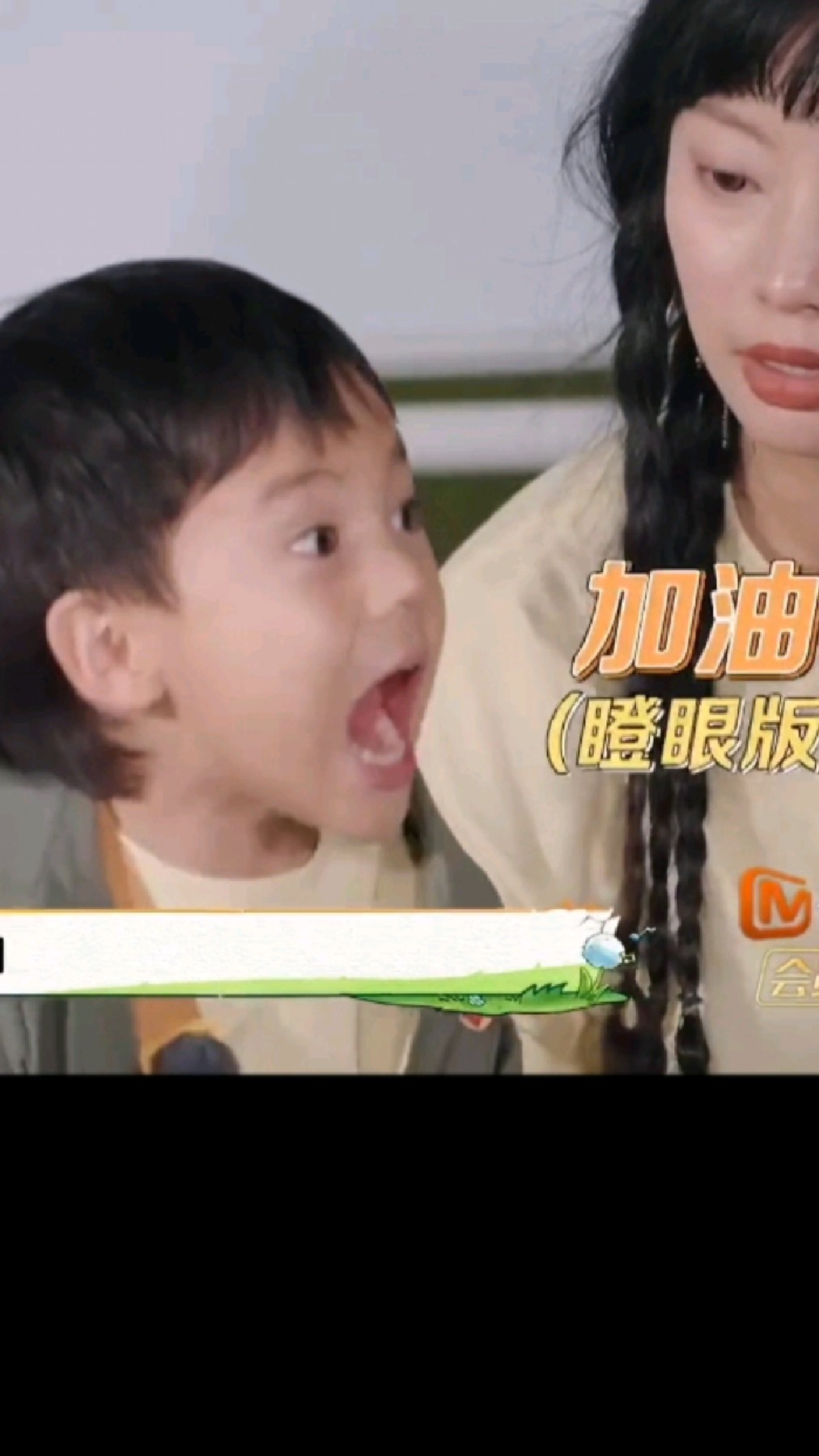 母鸡下蛋游戏：小朋友们用不同的声音给爸爸们加油