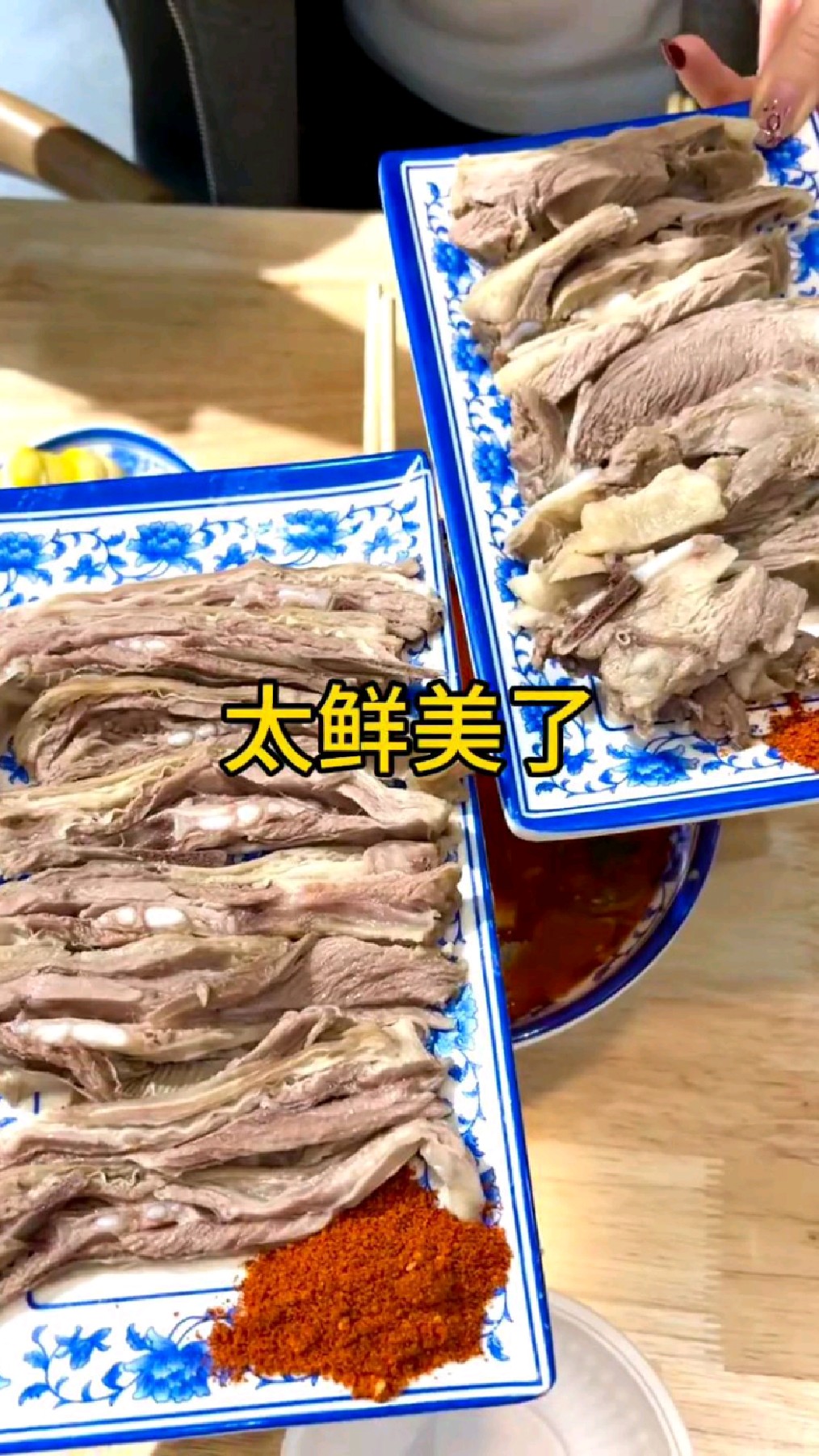 快过年了和朋友吃正宗宁夏手抓羊肉,空着肚子来扶墙出去,真满足