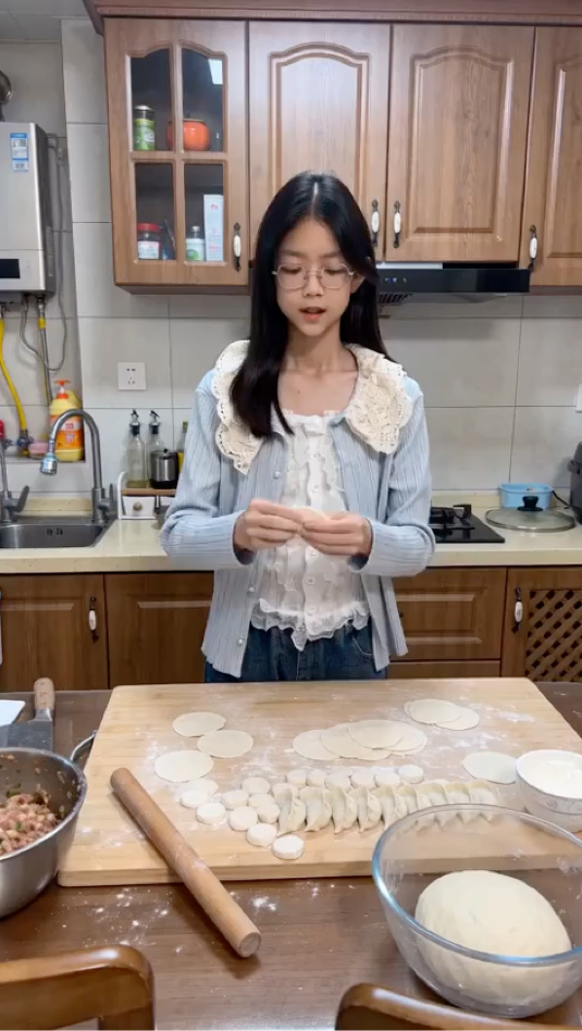 哈哈，这饺子有不一样的味道