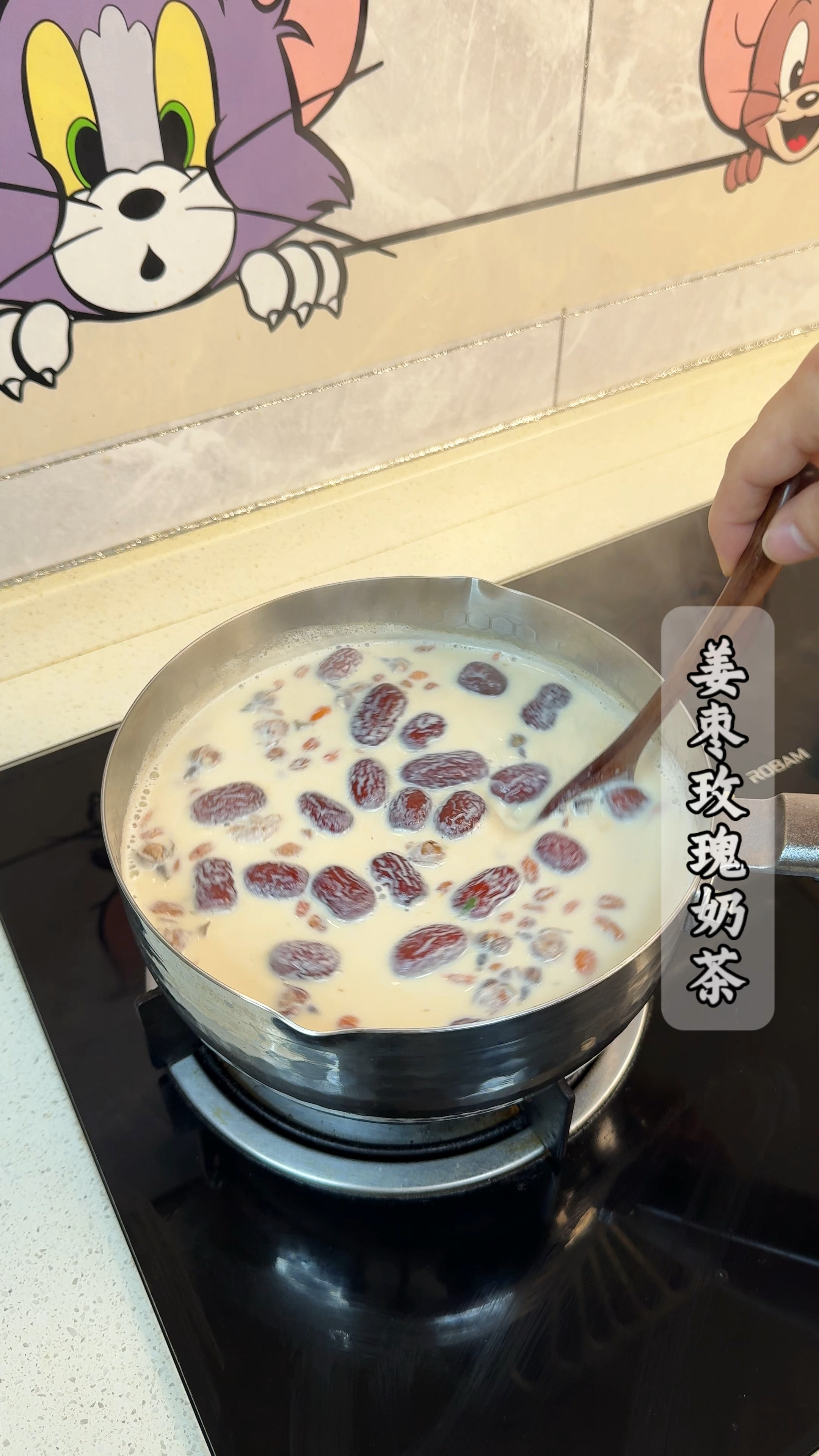你学会这个姜枣玫瑰奶茶，再也不用点外卖了，天冷喝上一口爽歪歪