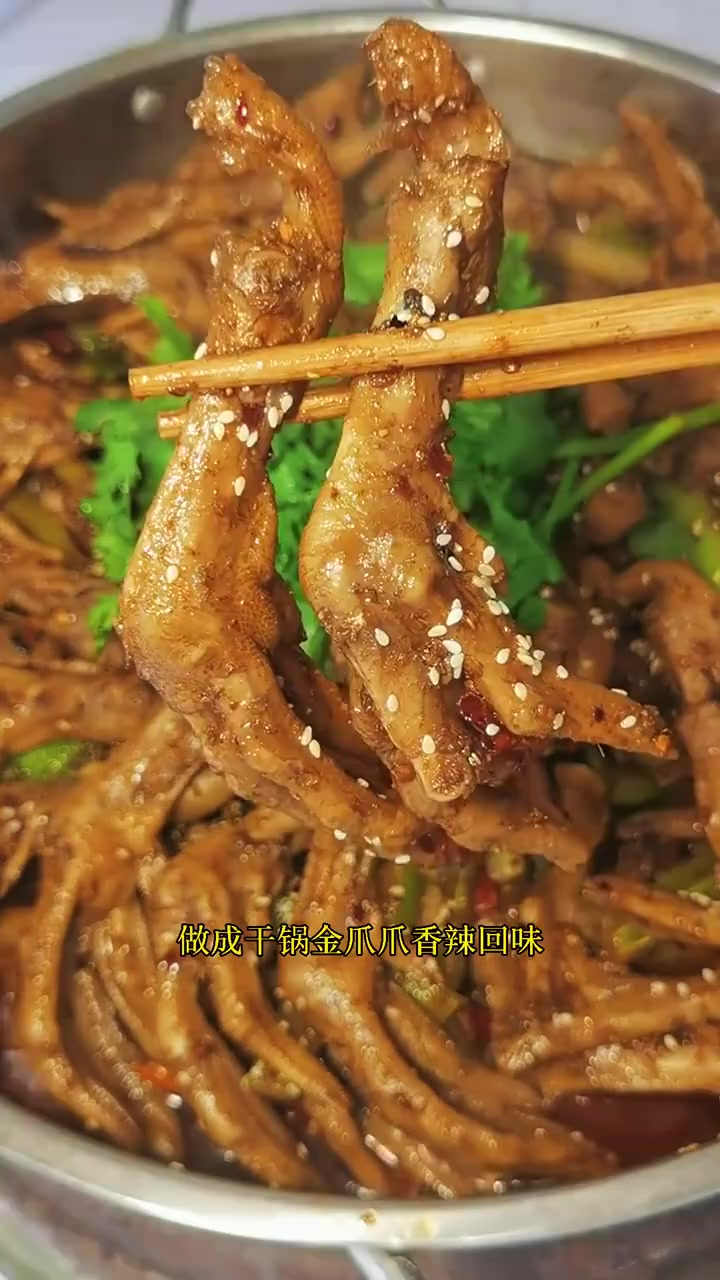 干锅系列是重庆江湖菜的一个细分品类，很多店就靠干锅菜发家