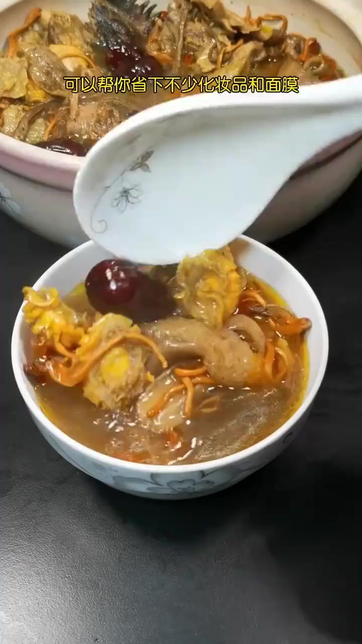 鲍鱼别只用来清蒸了,用山珍菌煲汤,美味又营养