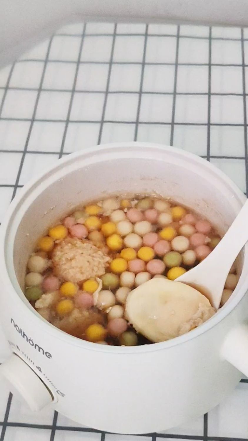 花费2元|出租屋挑战宿舍小锅十元做饭之红糖醪糟荷包蛋彩色小汤圆