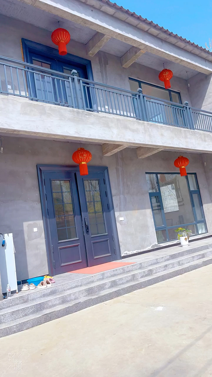 农村两层自建房,一楼卫生间设计在楼梯下面,平方不大设计刚刚好