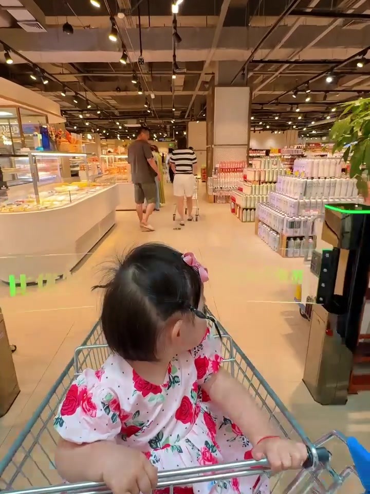 欢迎收看超市遛娃买菜，回家做个韩式鱿鱼韭菜饼！