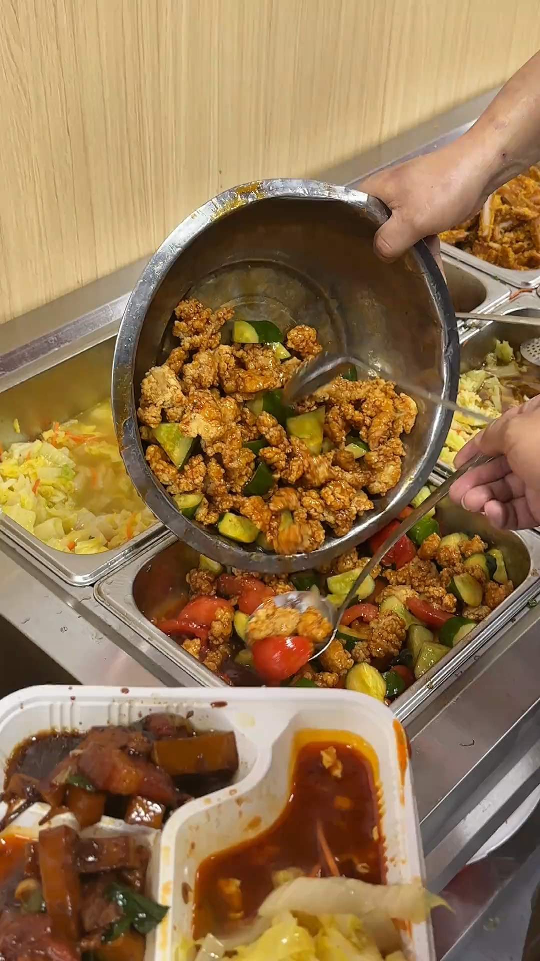 福建福州15元任吃的自助快餐,有荤有素想吃什么菜随便吃真划算
