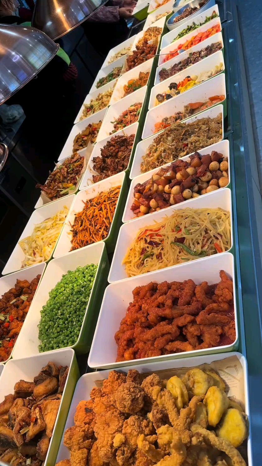 湖北武汉15元随便吃的自助快餐，有几十道菜品任你吃不限量真划算