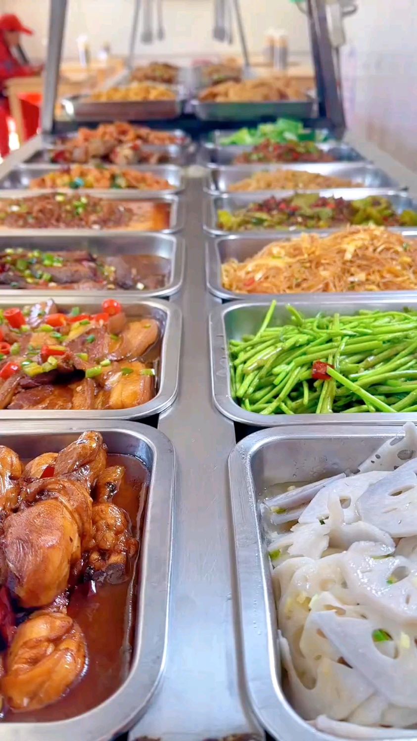 湖北武汉15元任吃的自助快餐，菜品丰富随便打任你吃管饱管够