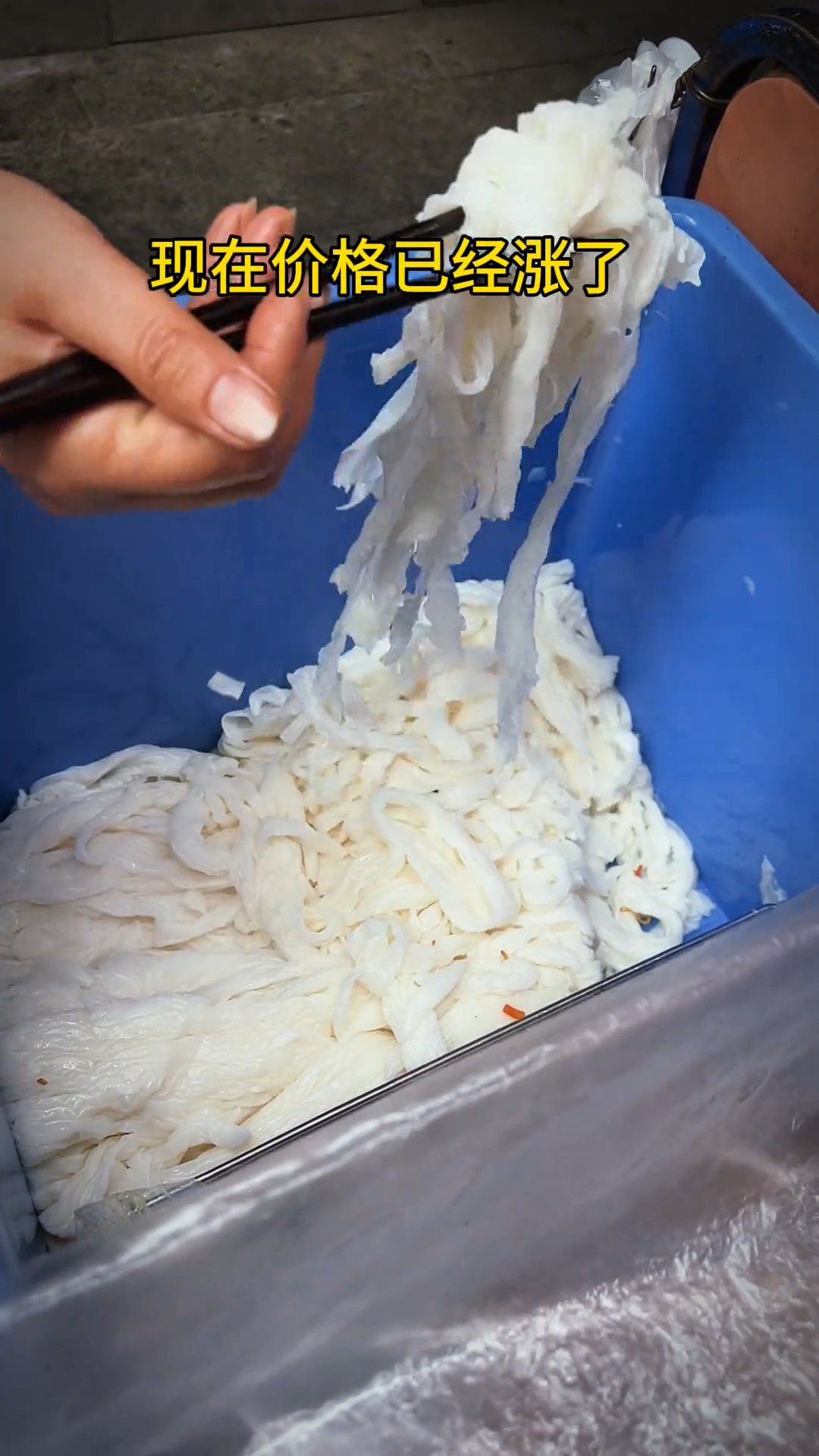 广东街头3块钱的早餐泡沫箱肠粉，量大管饱每天早上都有得吃