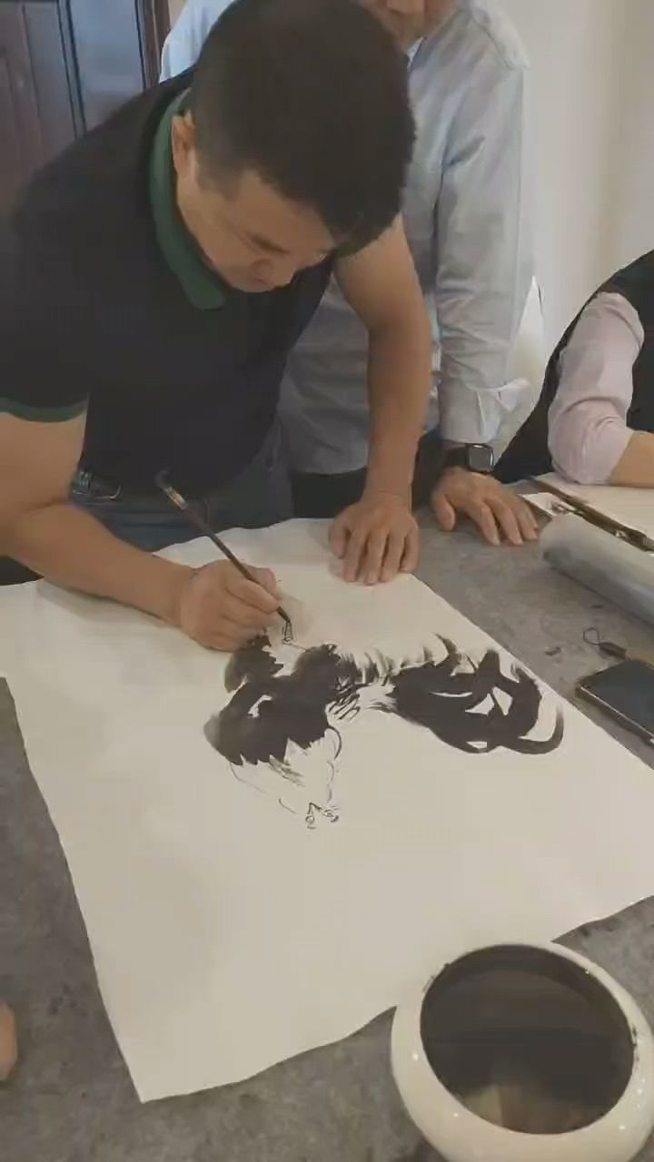 徐骥老师课堂示范大公鸡写意画法!