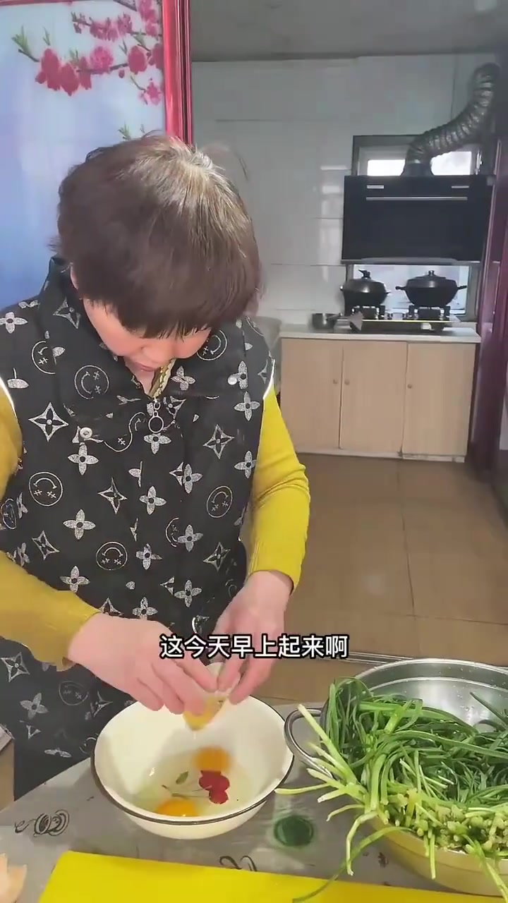 韭菜鸡蛋虾仁馅水饺,想起一首歌词:你爱吃的那三鲜馅有人给你包