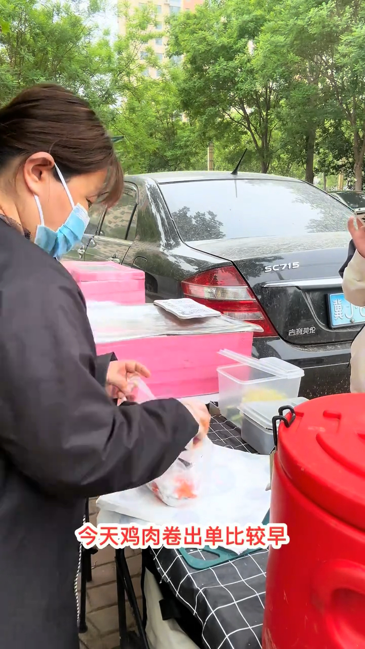 小区门口摆摊卖早餐,每天都卖光是什么体验?