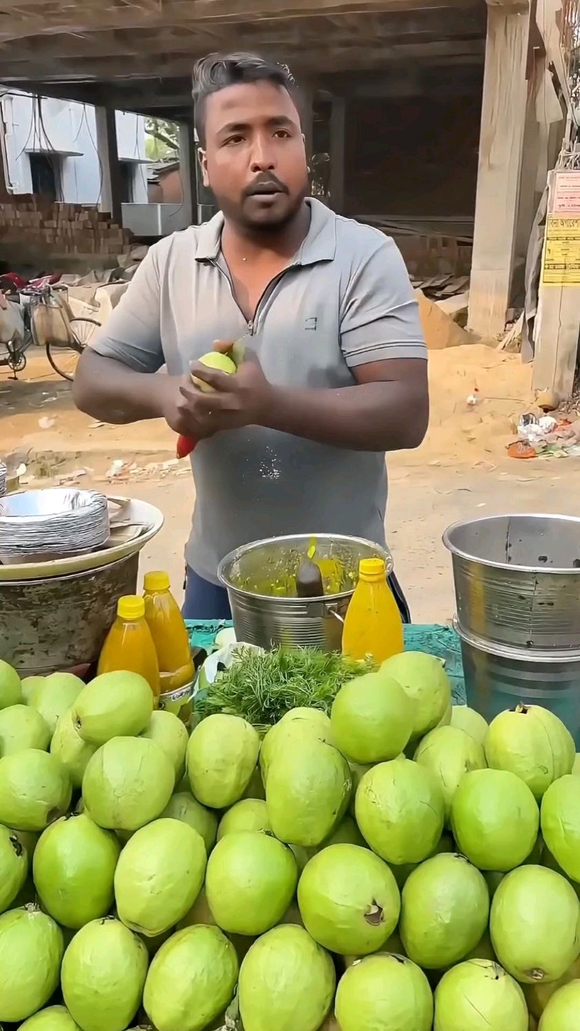 国外的刀功高手，他的水果沙拉别具一格