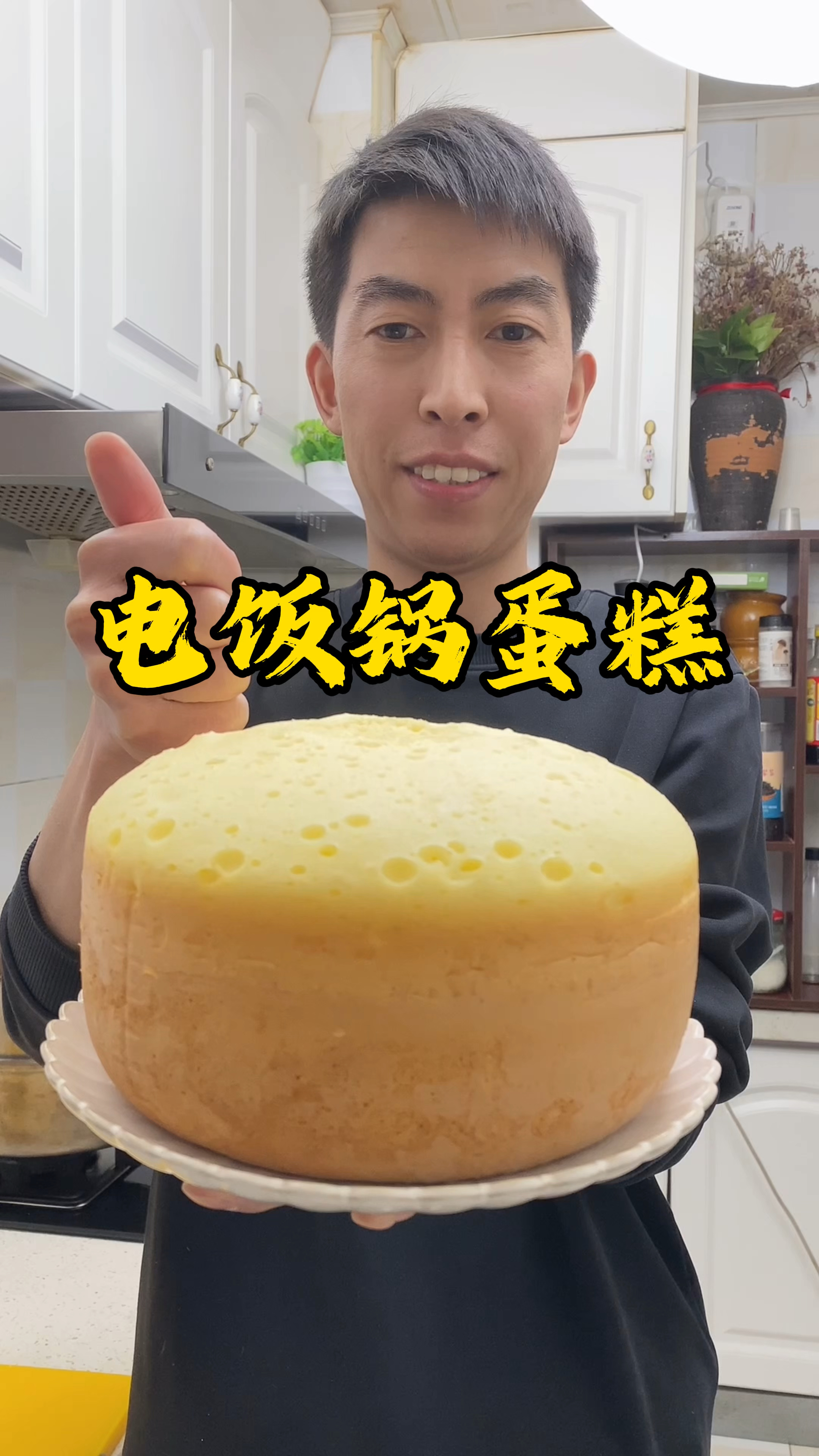 把面糊倒入电饭锅里,出锅就是面包店里的招牌美食,一份就卖38元