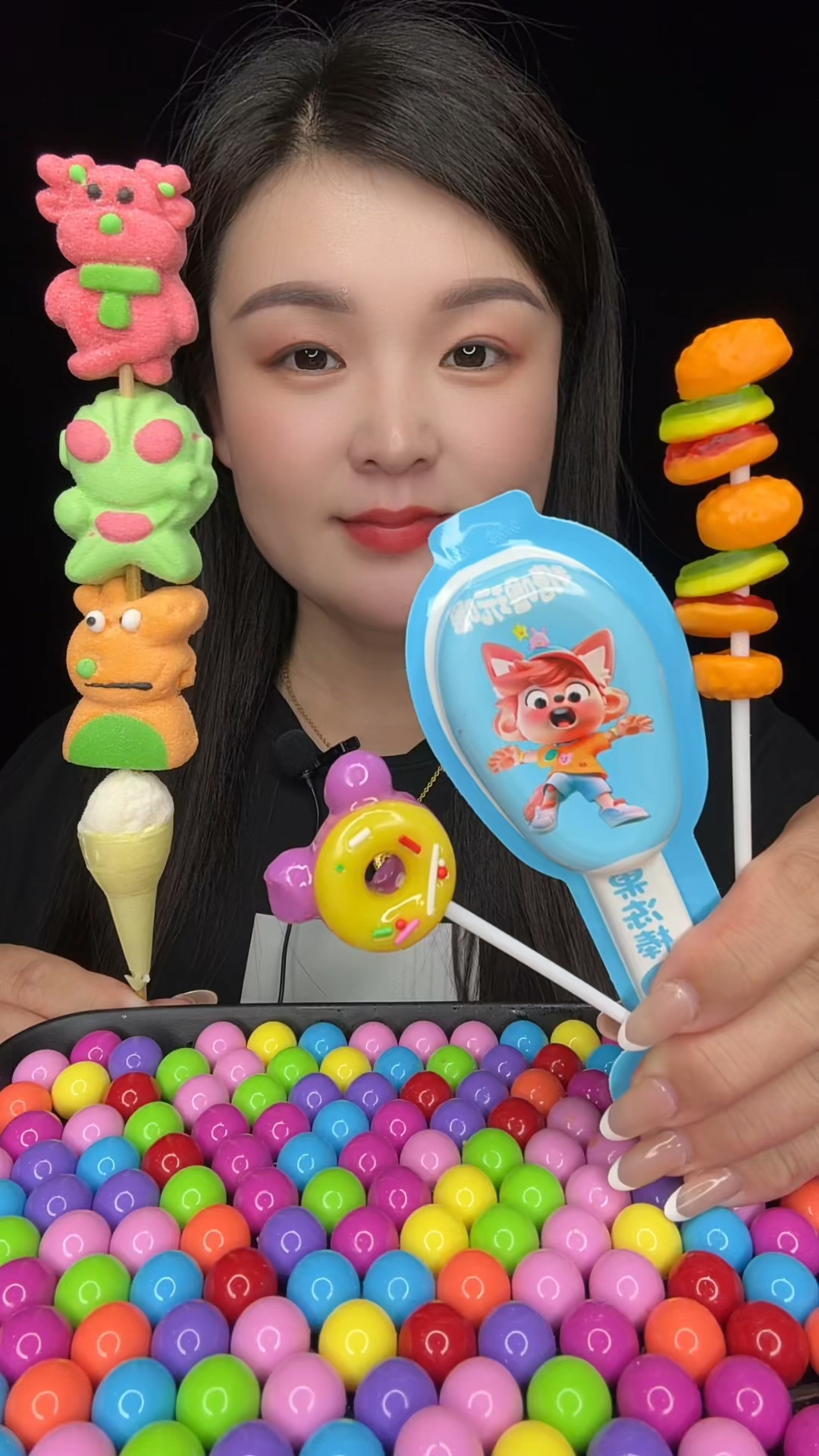 今天吃甜甜圈糖果  果冻棒  汉堡串串