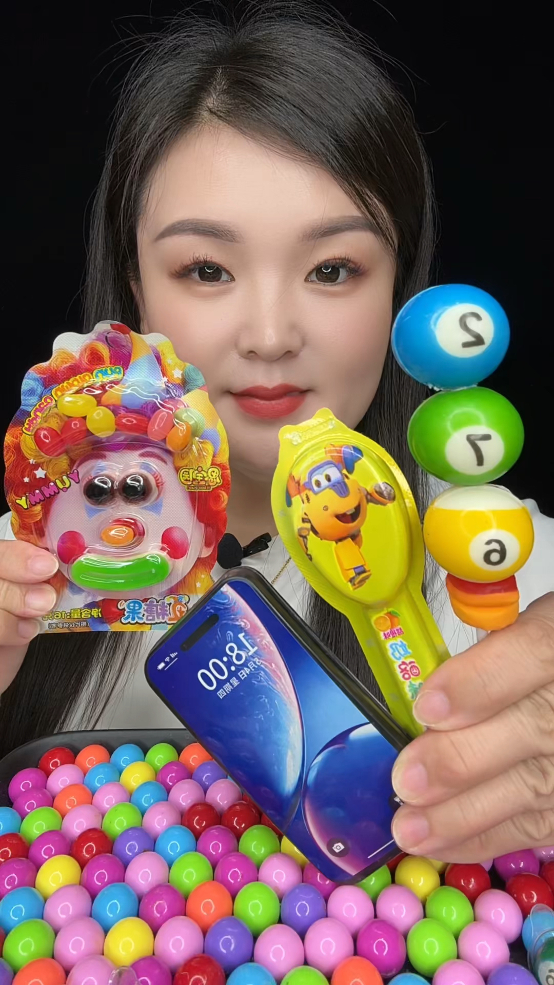 今天吃小丑糖果 手机糖果 超级飞侠果酪棒 台球巧克力