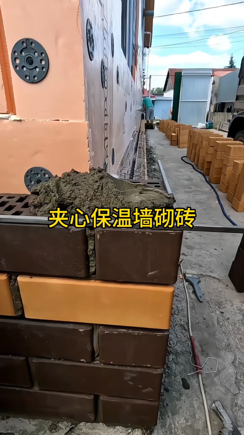夹心保温墙砌砖。