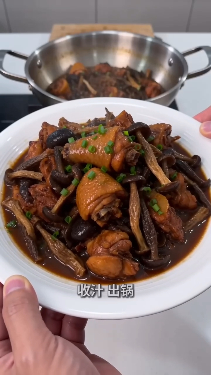 东北硬菜小鸡炖蘑菇，软烂入味越炖越香#美食分享#家常菜