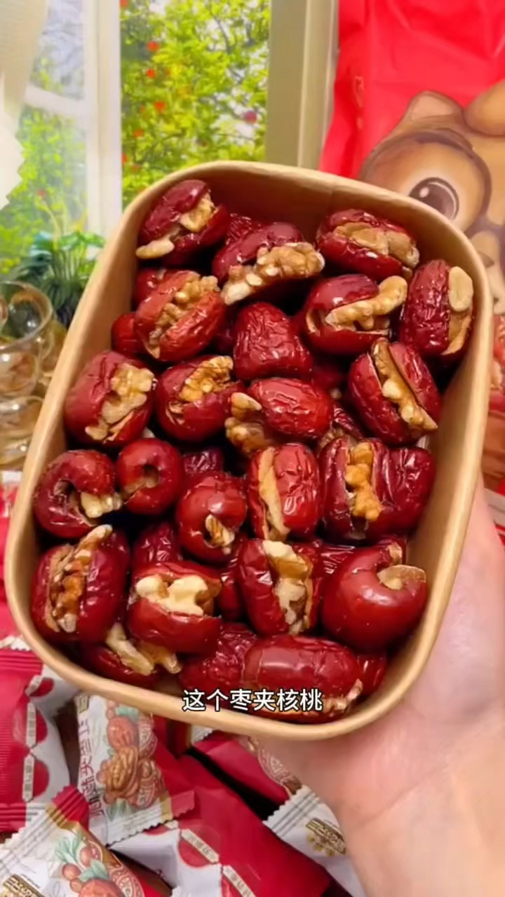 新疆大枣夹核桃、葡萄干你吃过吗?