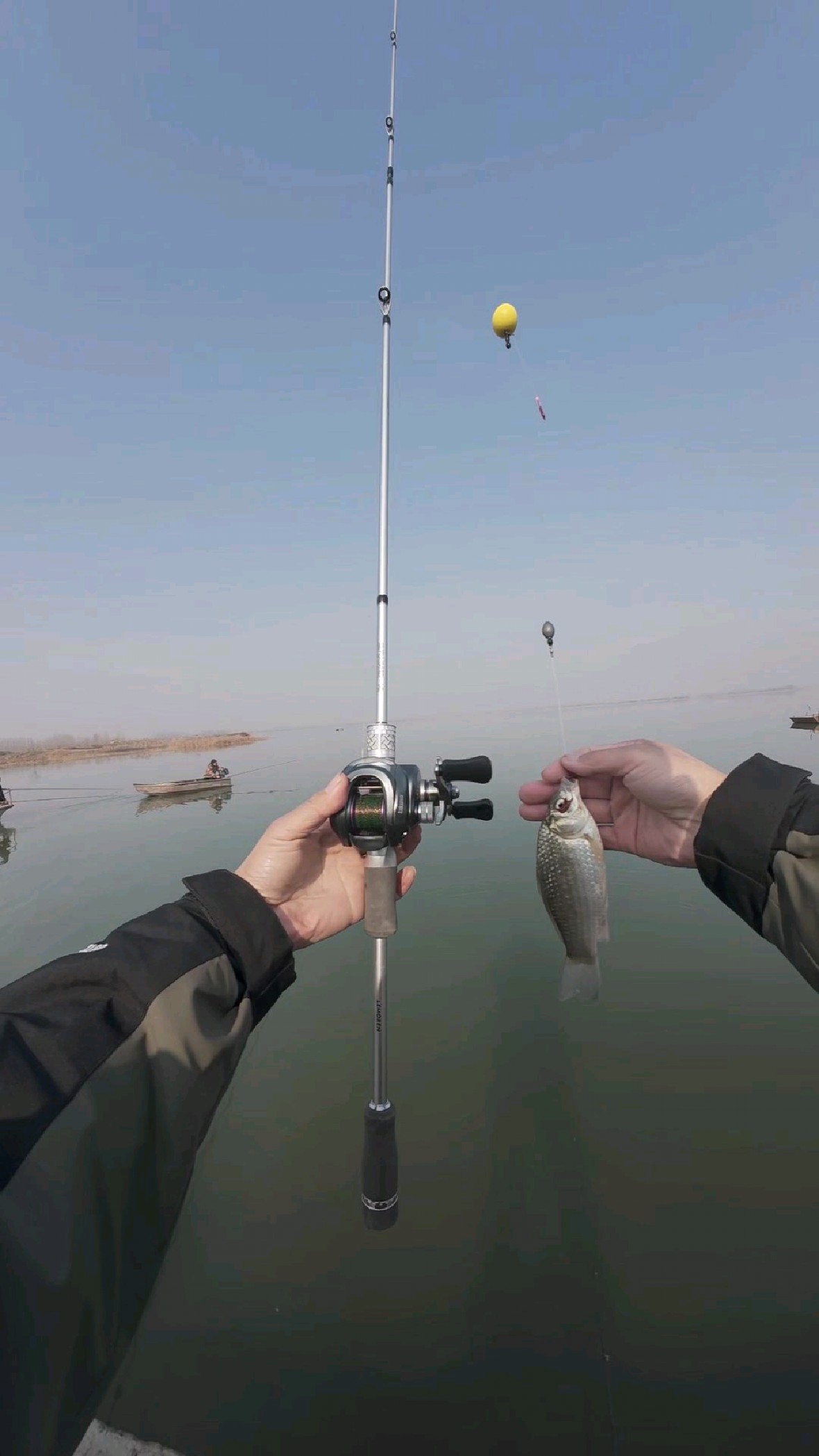 冬天钓深水鲫鱼稳爆护！球球逗钓线组简单，挂红虫逗着钓中鱼快！
