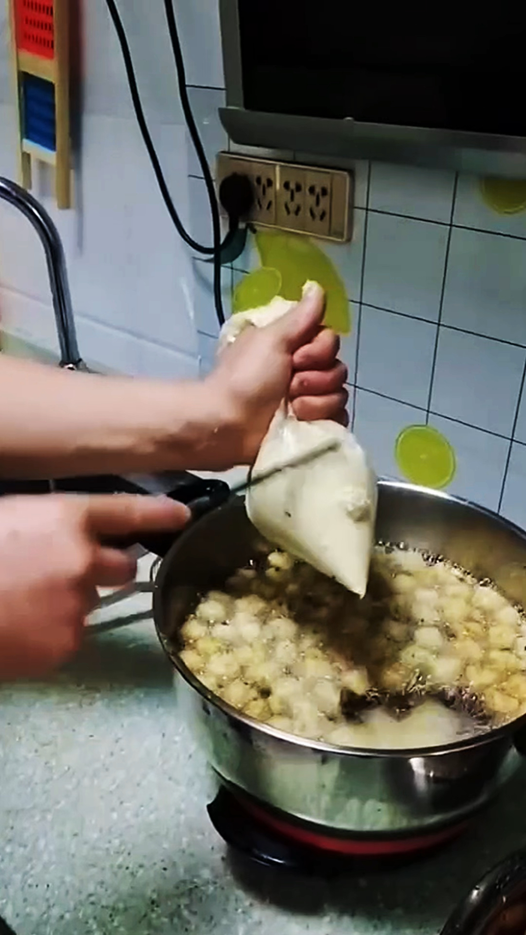 油炸丸子像我这么做才省事