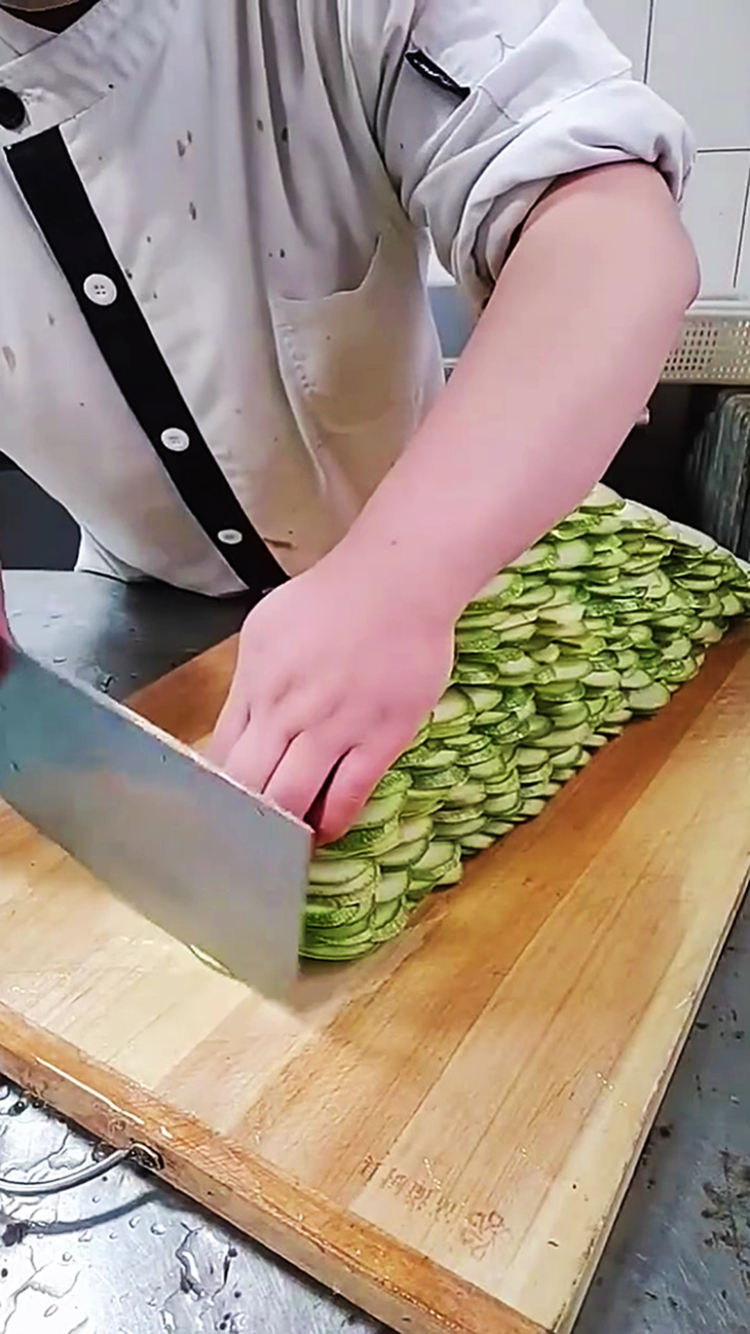 学过厨师的人切菜就是快