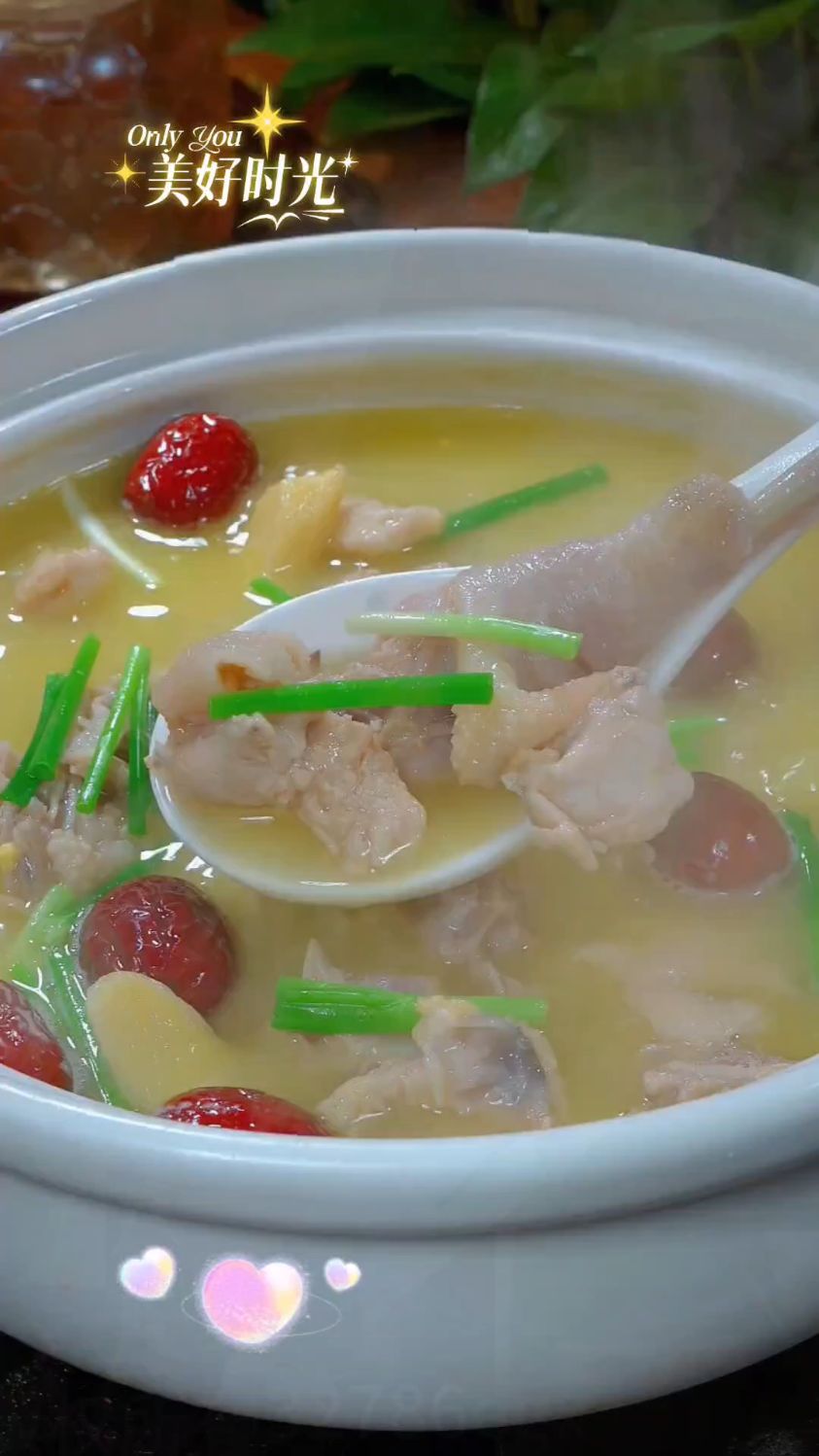 清炖鸡汤,汤鲜味美!