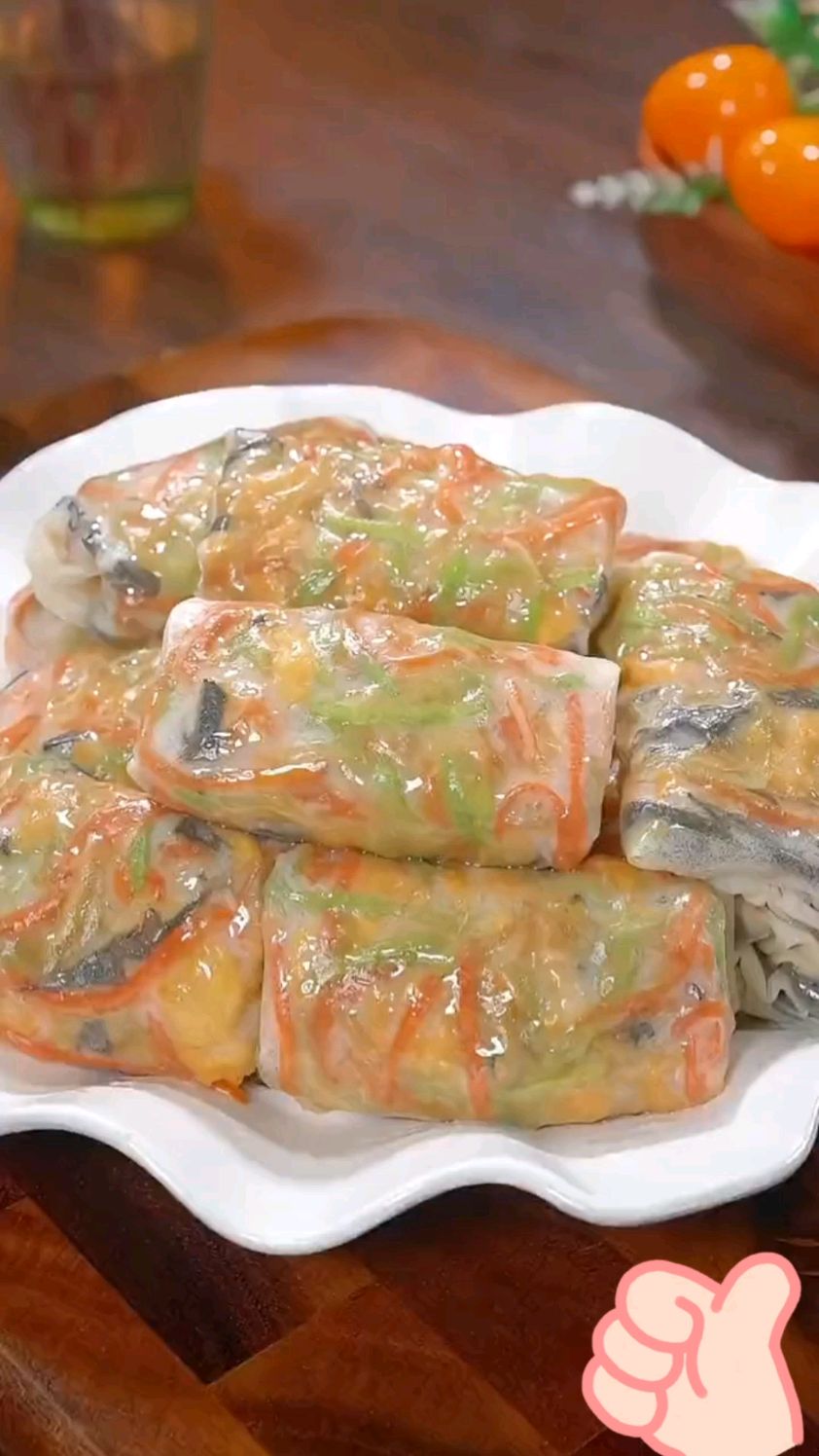 家常做法的蔬菜卷。